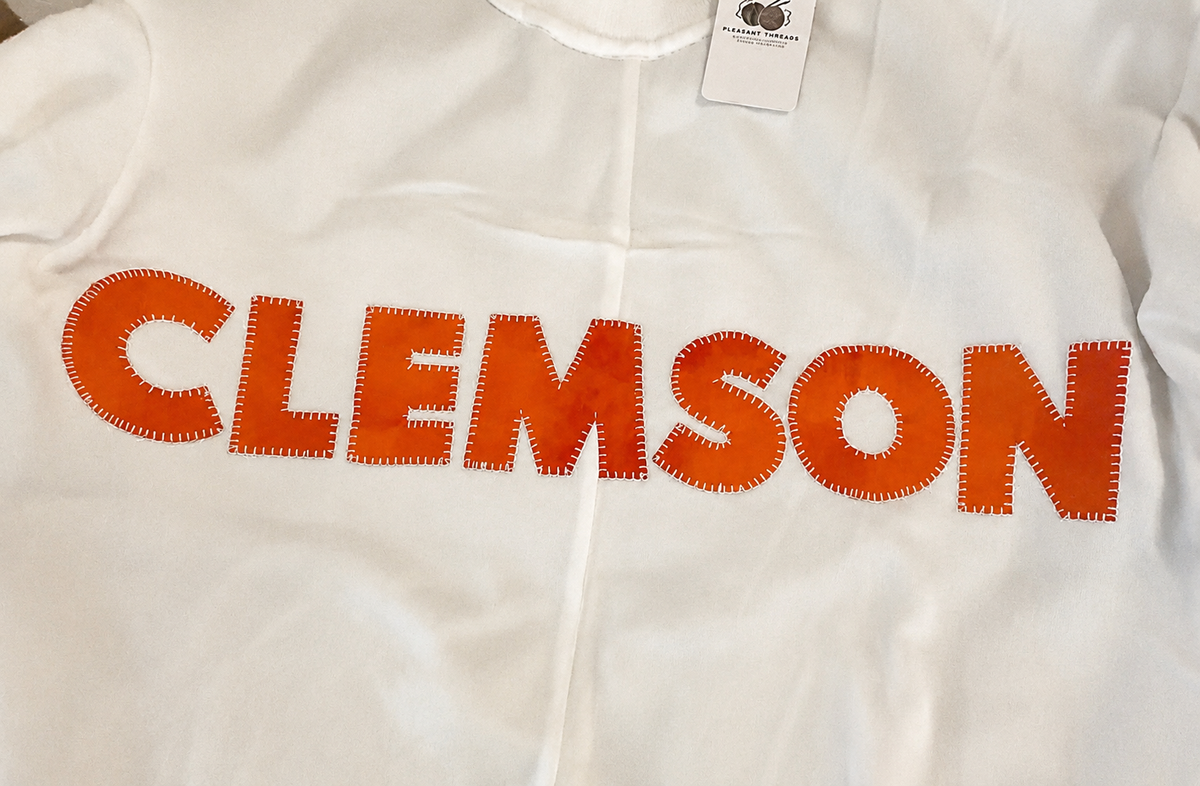 Pleasant Threads™ Clemson heritage blanket Sweatshirt🧡🐅